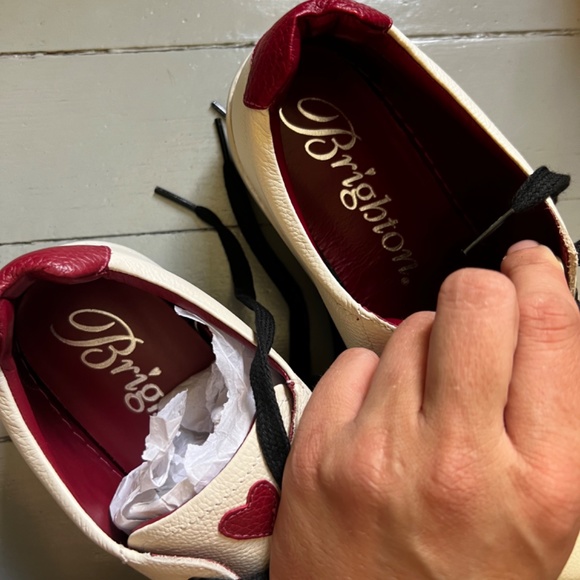 Brighten tennis shoes - Picture 3 of 3